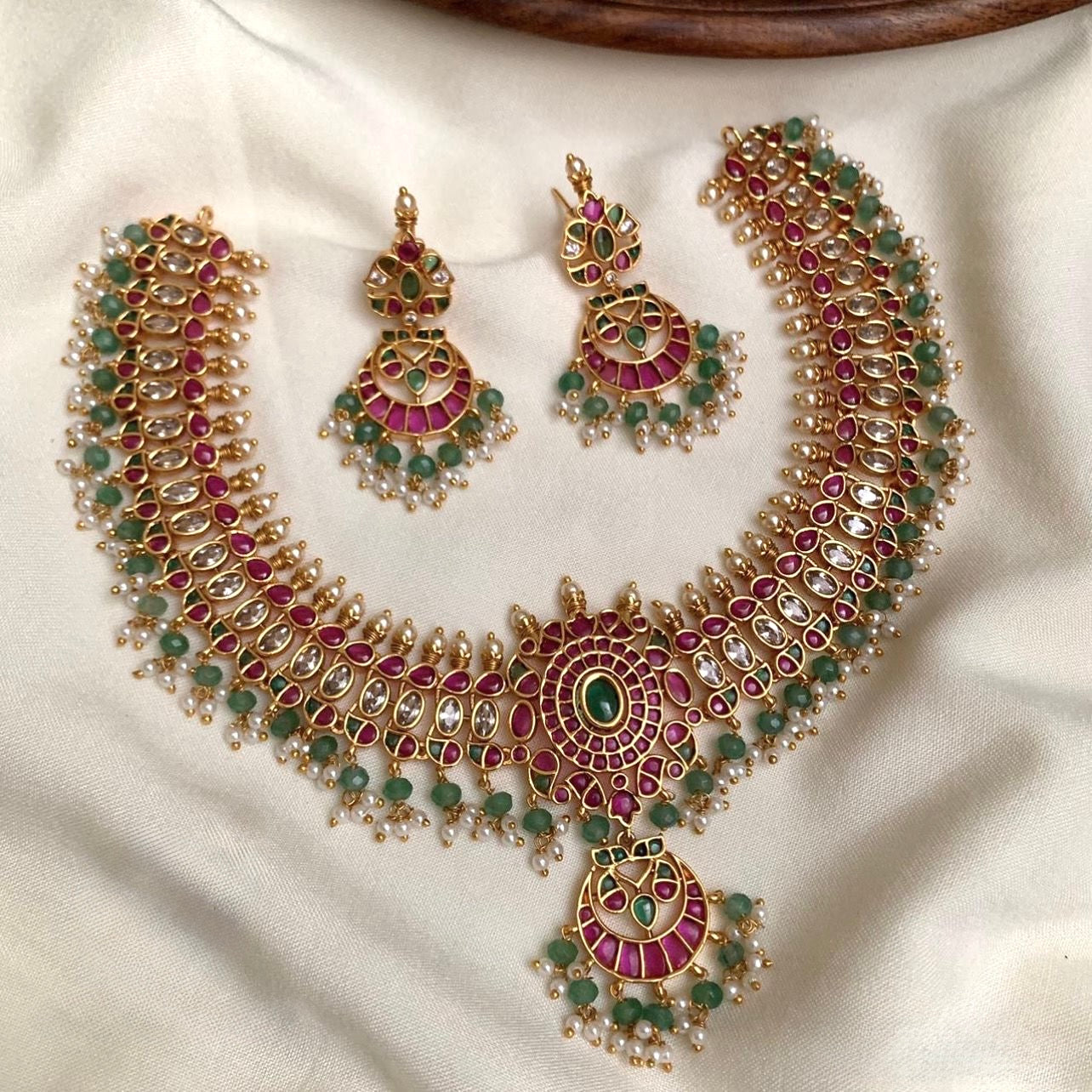 HIGH QUALITY KEMP STONES NECKLACE SET IN RUBY / WHITE STONES AND PASTEL BEADS