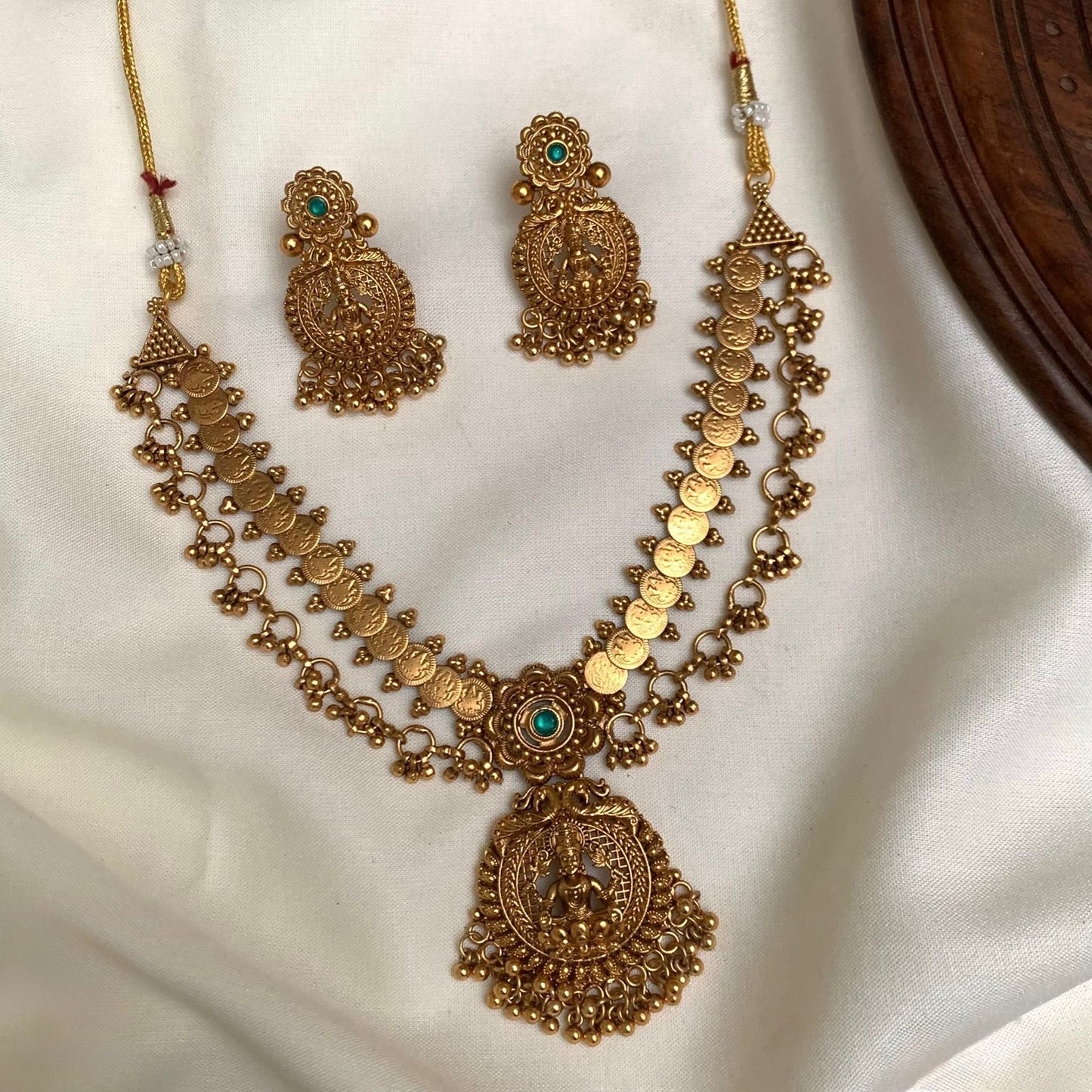 TWO LAYER COIN NECKLACE SET WITH GREEN STONE