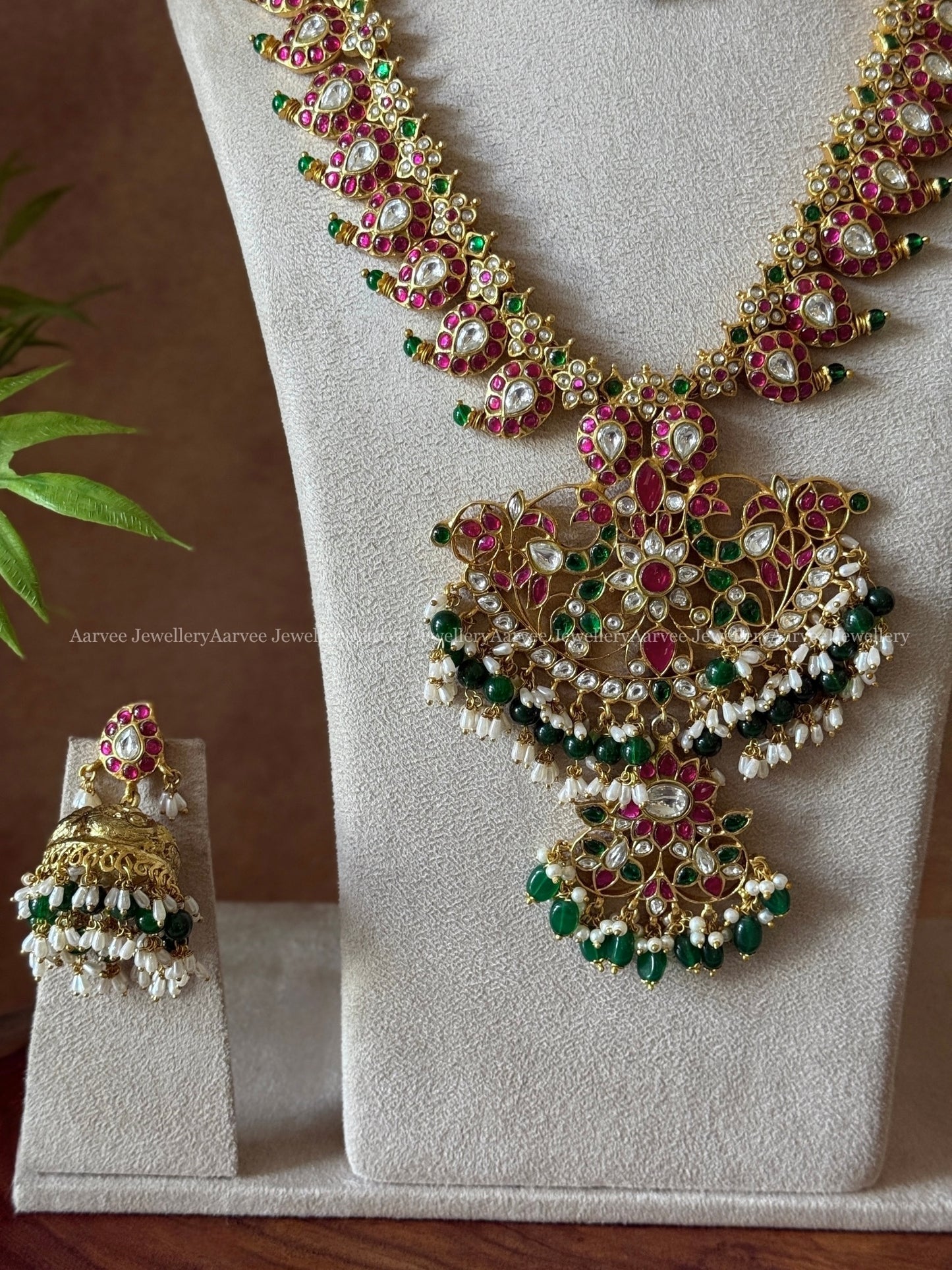 A CLASSIC COMBO JADAU KUNDAN CHOKER WITH MANGO MOTIF HARAM SET WITH LAYERED PENDANT IN GREEN BEADS