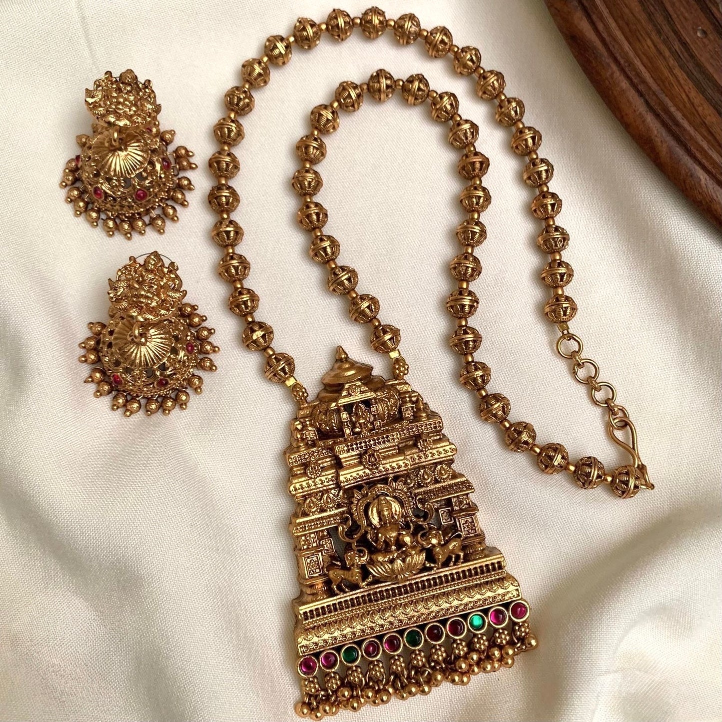 FULL GOLD BEADED MID LENGTH CHAIN SET WITH LAKSHMI PENDANT