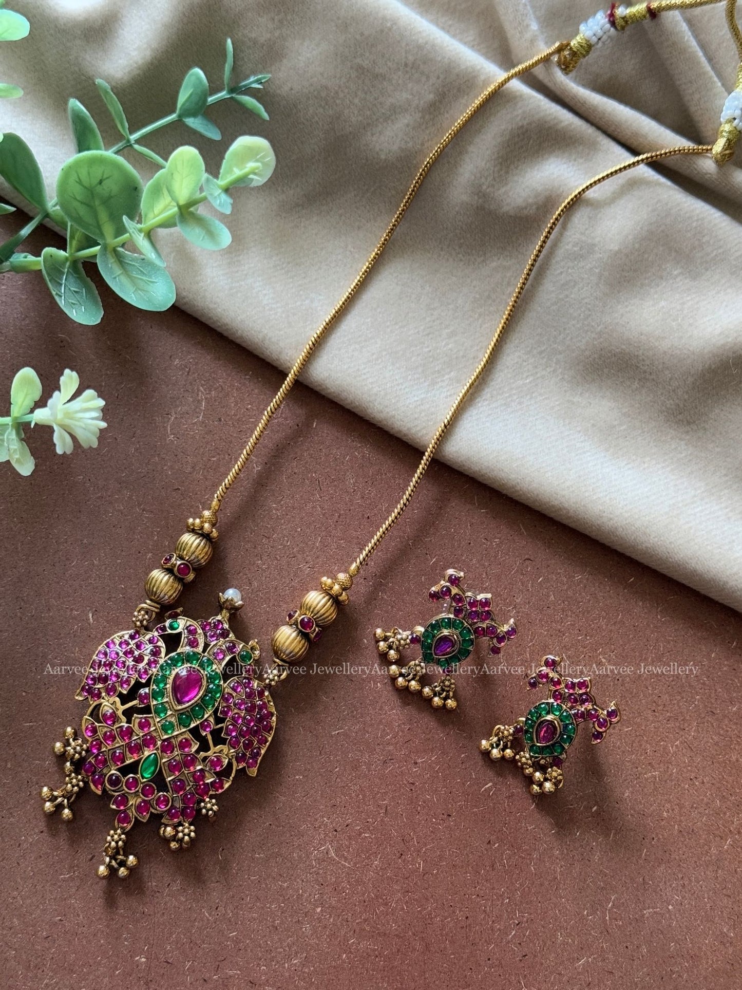 GOLD CHAIN SET WITH RUBY / GREEN STONE GANDA BERUNDA PENDANT