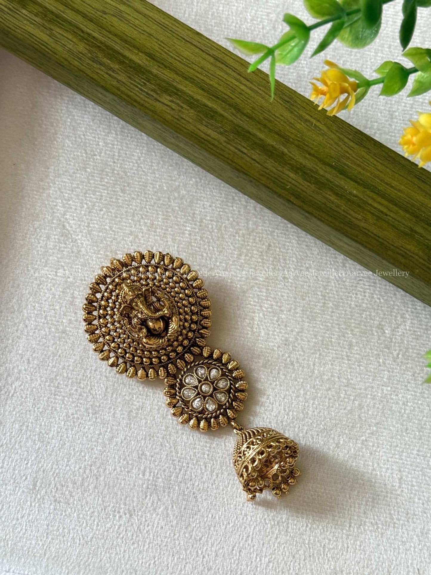 HAIR ACCESSORY / JADA BILLA - WHITE STONE WITH GANESHA DESIGN