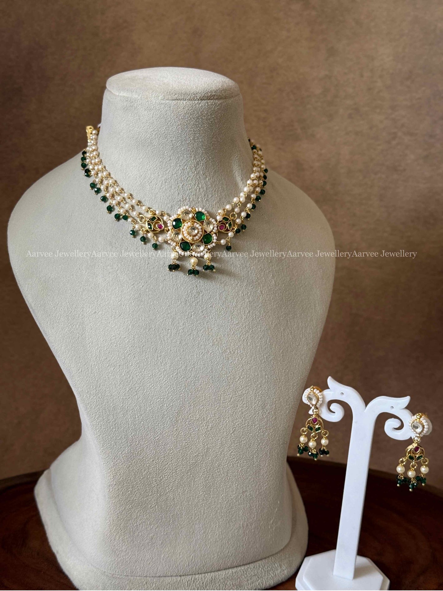 POLKI KUNDAN GREEN / WHITE FLORAL PEARL CHOKER SET WITH TINY GREEN BEADS