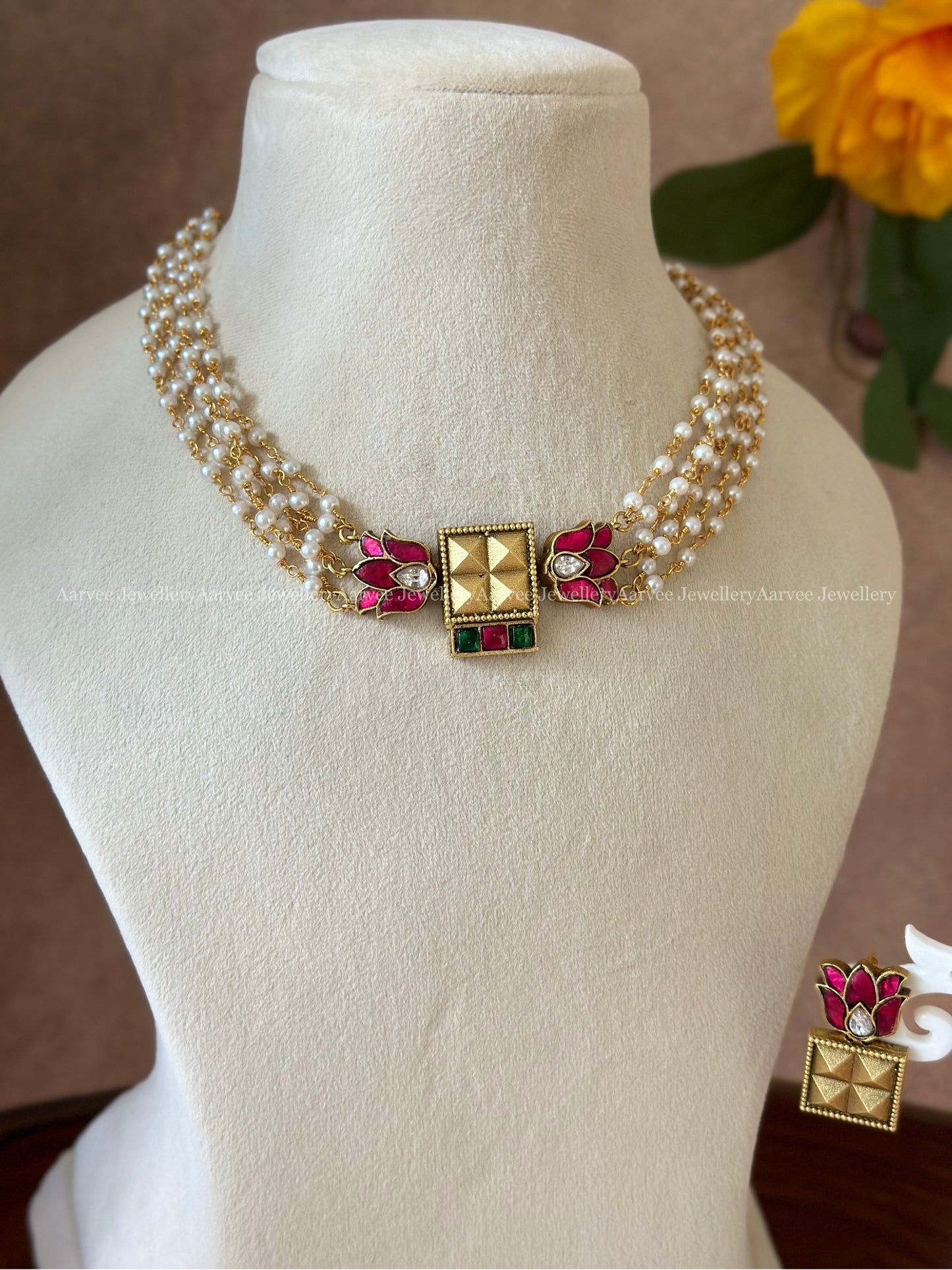 JADAU KUNDAN PEARL LINE CHOKER SET WITH RUBY LOTUS PENDANT