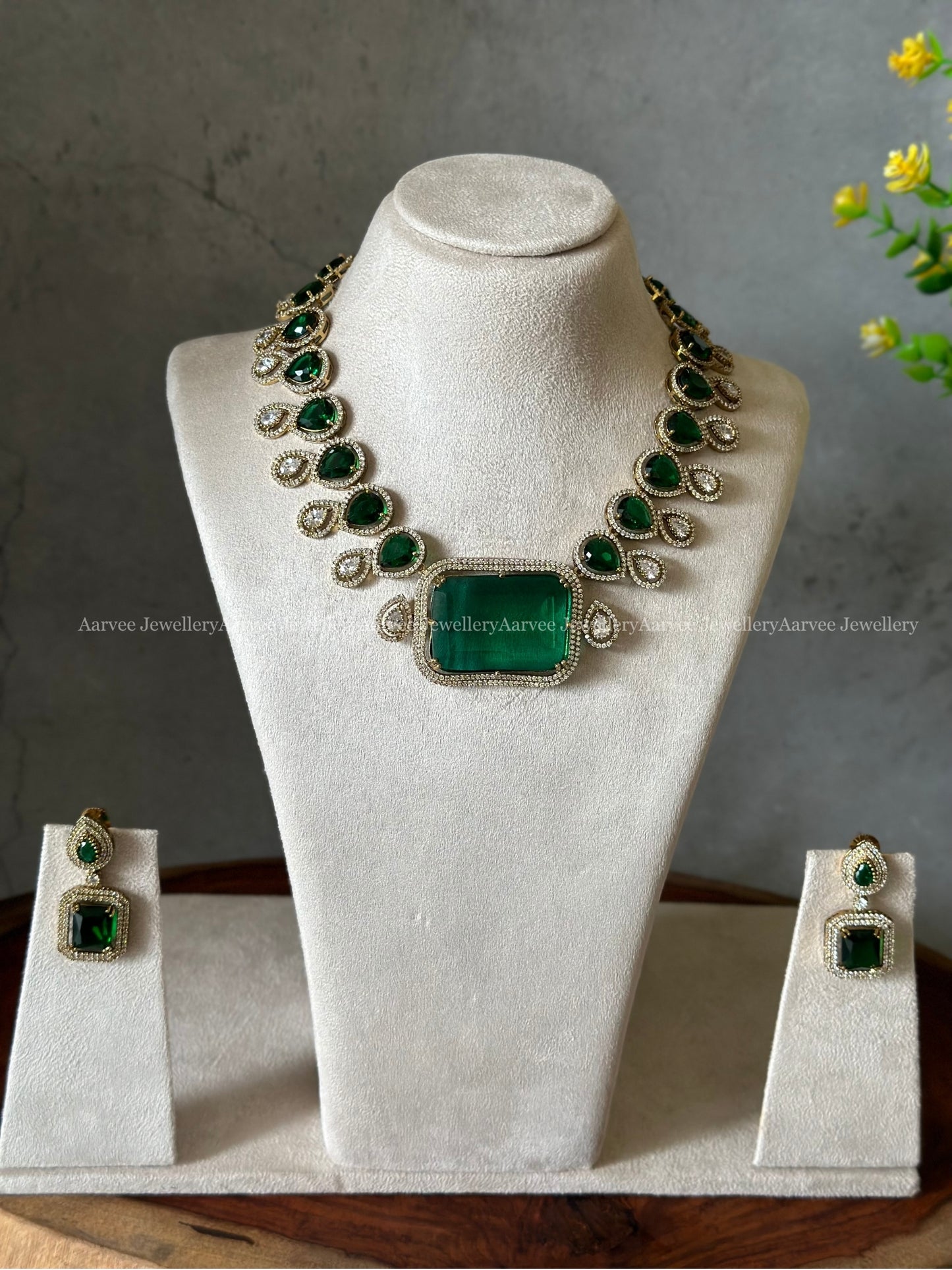 VICTORIAN GREEN STONE SQUARE PENDANT NECKLACE SET