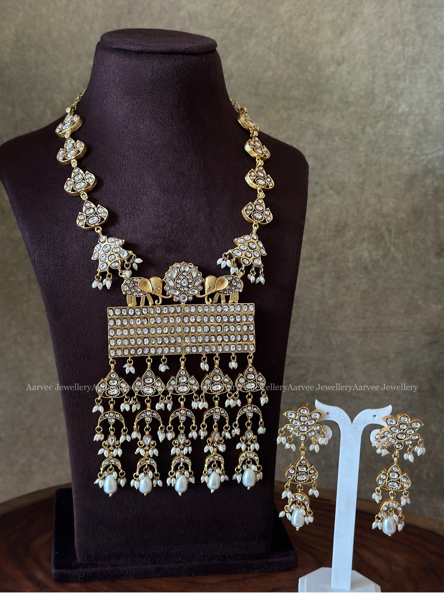 JADAU KUNDAN ELEPHANT & LOTUS MOTIF NECKLACE SET WITH WHITE STONES & PEARLS