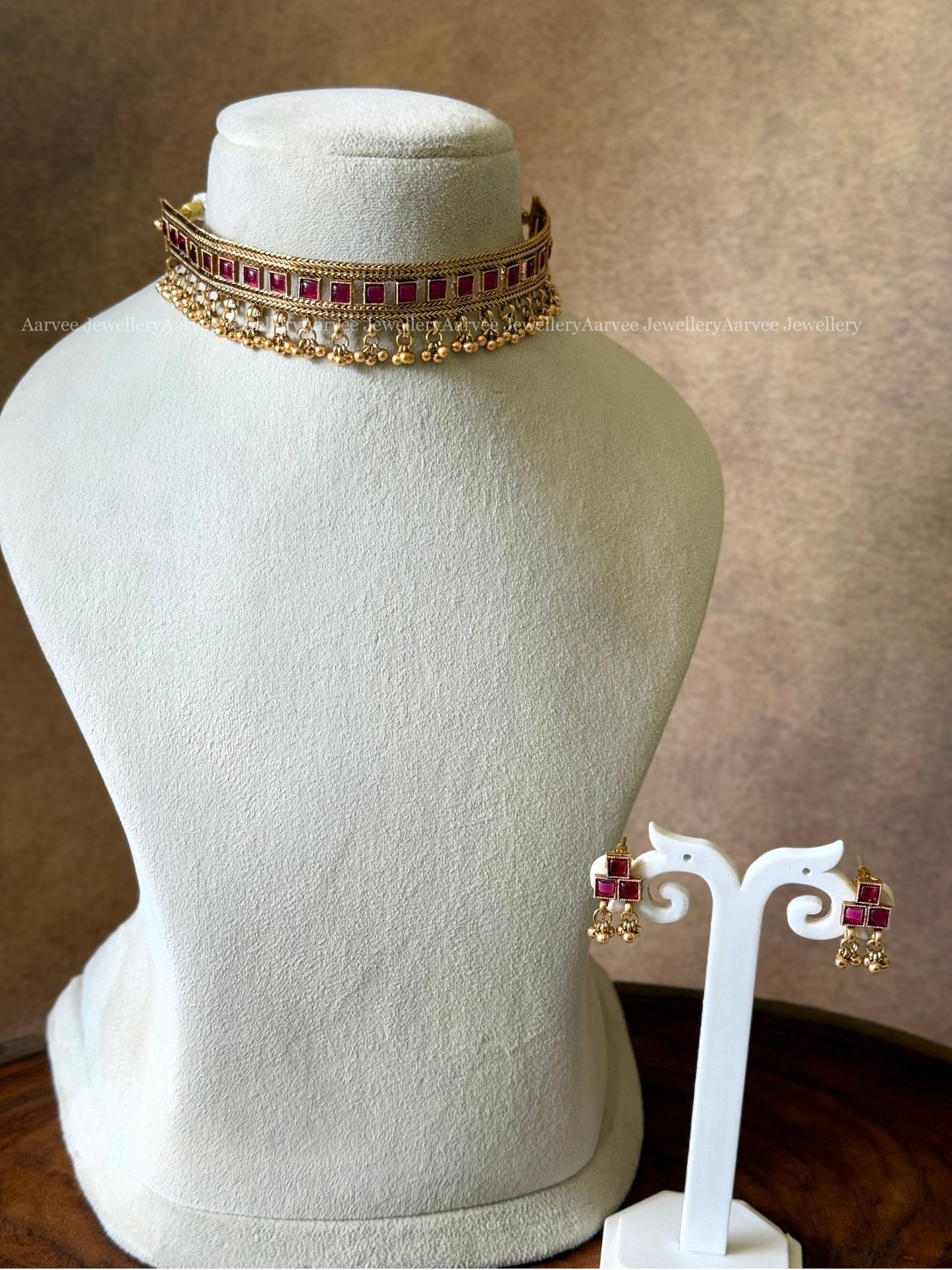 GOLD CHAIN CHOKER SET WITH RED STONES