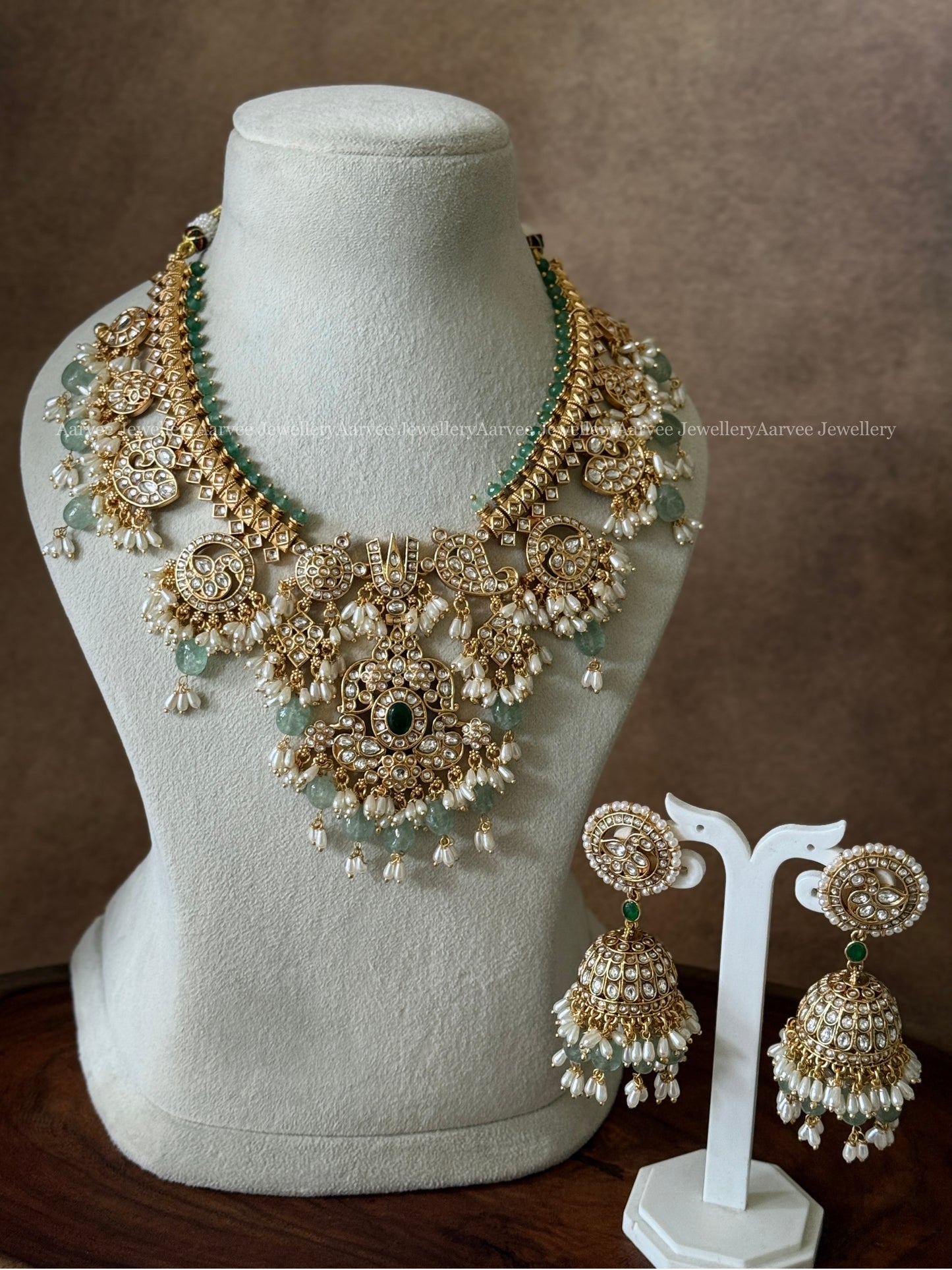 NITA GUTTA PUSALU NECKLACE SET WITH WHITE STONE & PASTEL BEADS