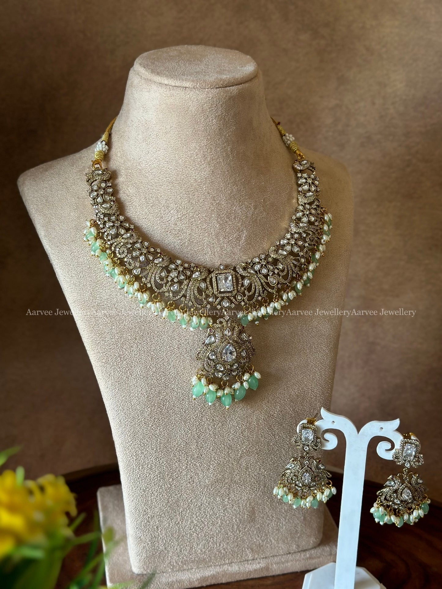 VICTORIAN WHITE STONE NECKLACE SET WITH PASTEL BEADS