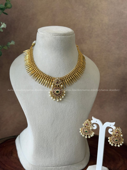 GOLD TONE MULLAMOTTU NECKLACE SET WITH CZ FLORAL PENDANT