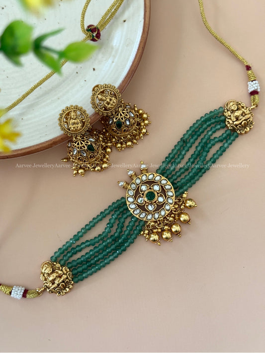 PASTEL BEADED ROUND CHOKER SET WITH WHITE STONES AND GOLD BEADS