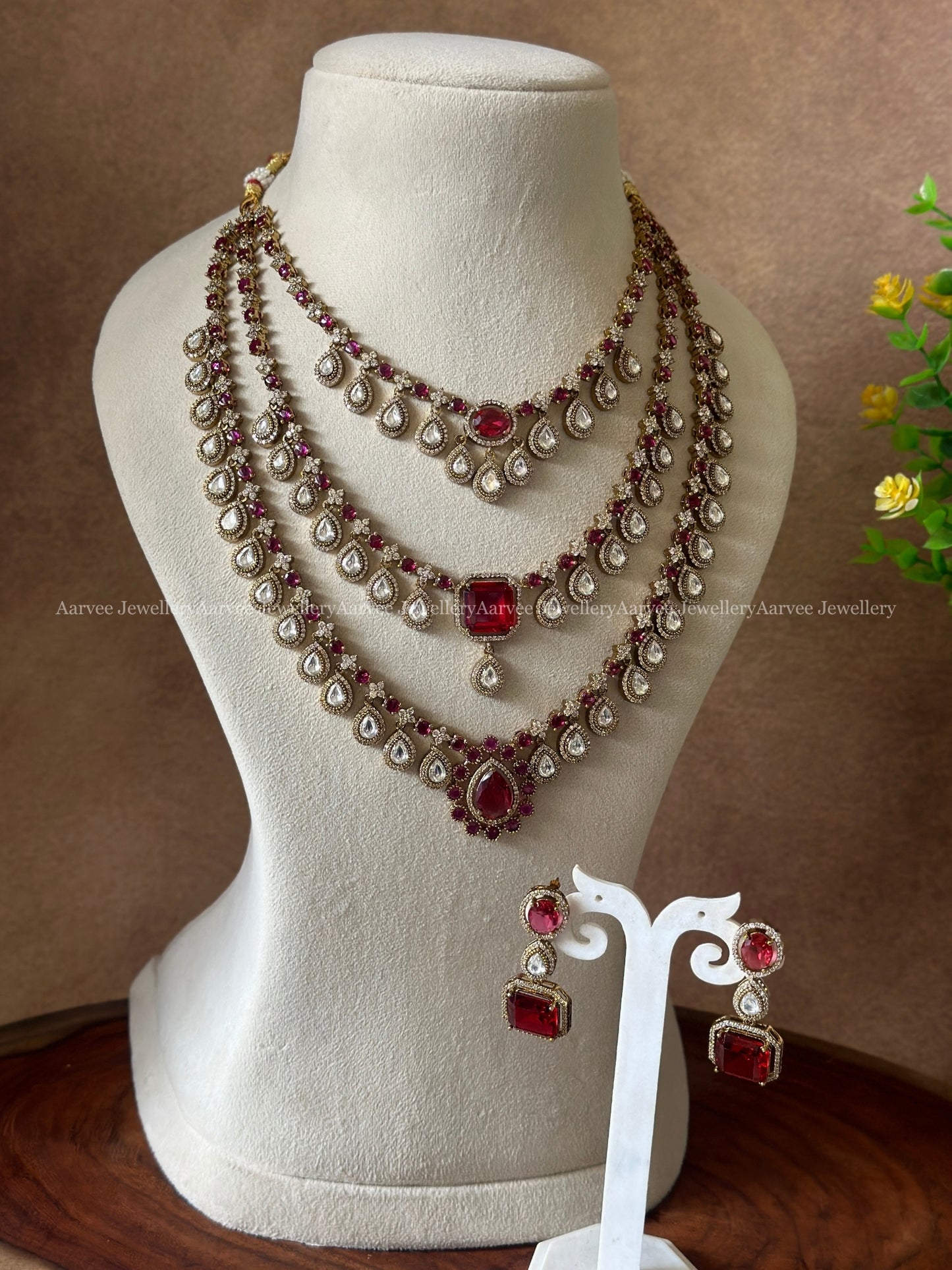 VICTORIAN THREE LAYER MID LENGTH CHAIN SET WITH RED STONES
