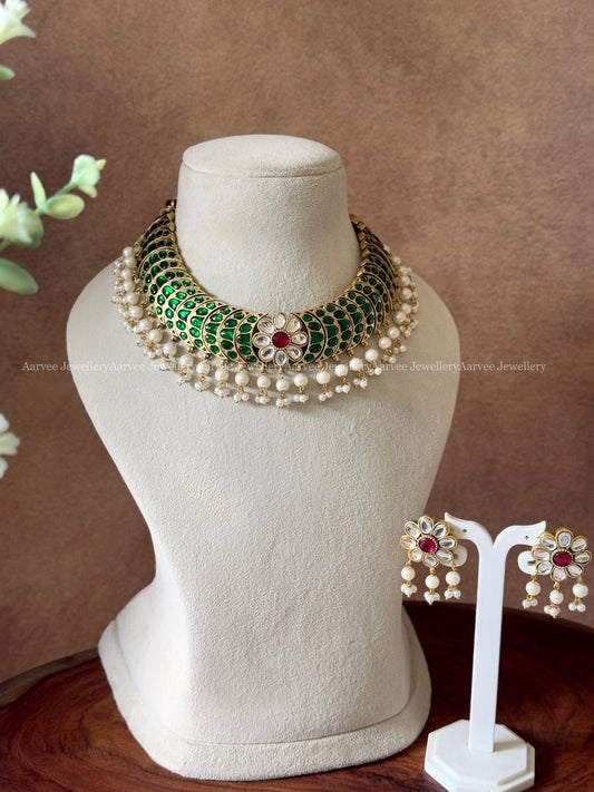 JADAU KUNDAN GREEN STONE OFF MOON & FLORAL DESIGN NECKLACE SET WITH PEARL BEADS