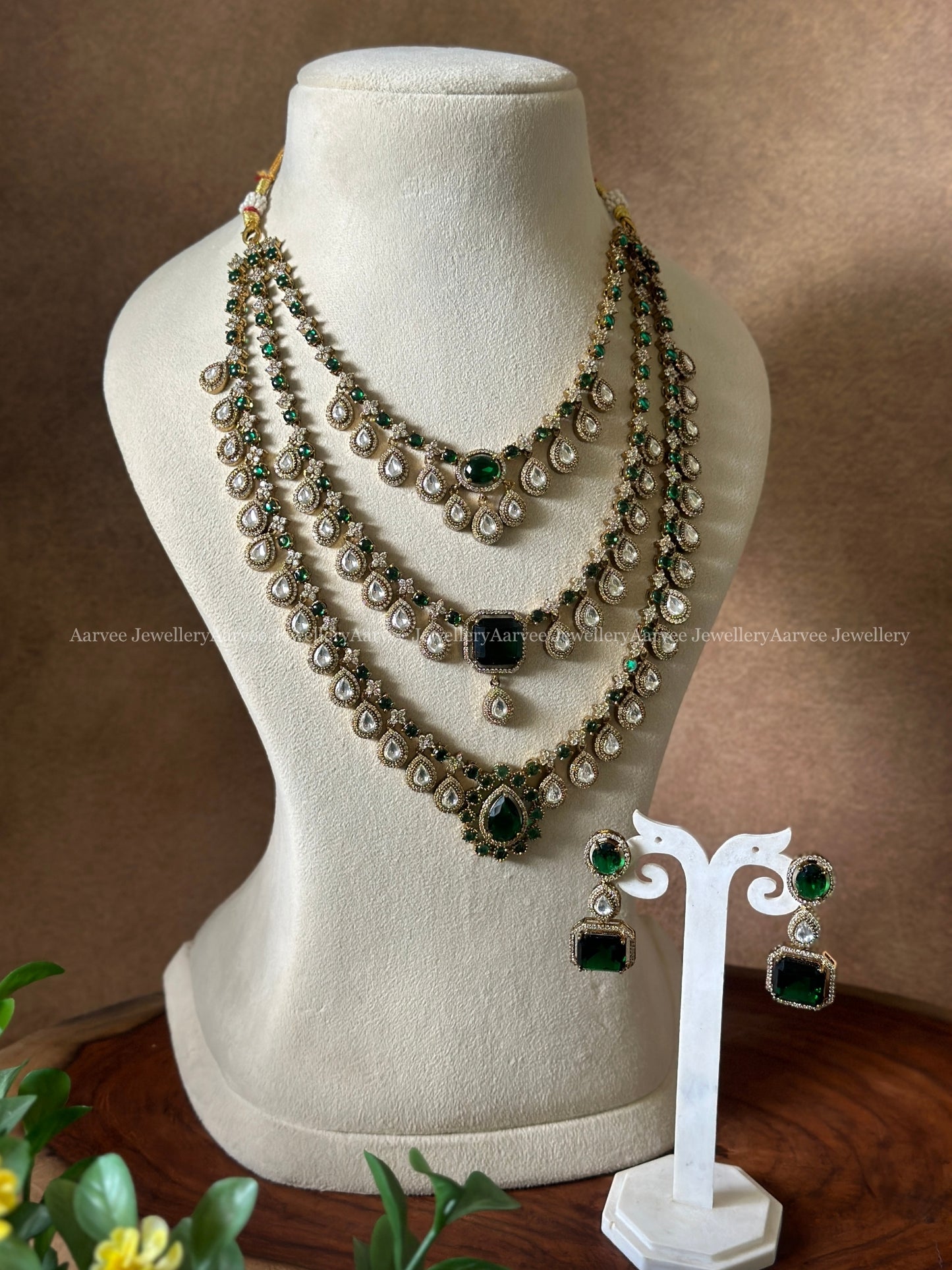 VICTORIAN THREE LAYER MID LENGTH CHAIN SET WITH GREEN STONES