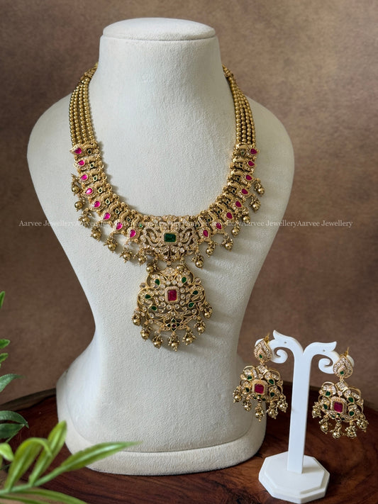 GOLD BEADED GOLD FINISH PINK / GREEN STONE NECKLACE SET WITH GOLD BEADS