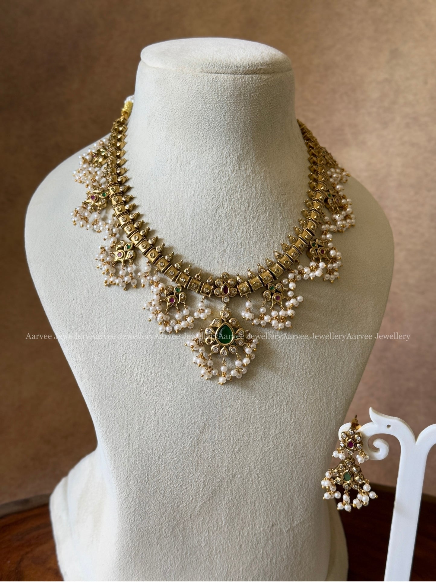 CLASSIC GOLD FINISH GUTTA PUSALU NECKLACE SET