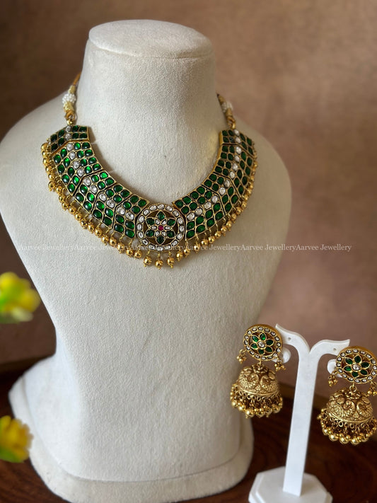 JADAU KUNDAN GREEN STONE BUTTA NECKLACE WITH BUTTA JHUMKI AND GOLD BEADS