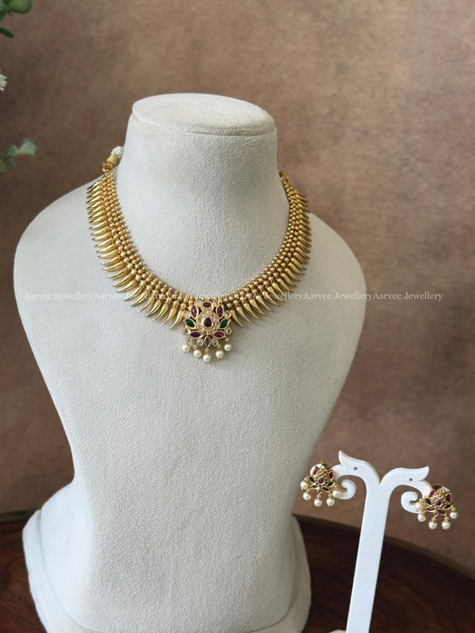 GOLD TONE MULLAMOTTU NECKLACE SET WITH CZ LOTUS PENDANT
