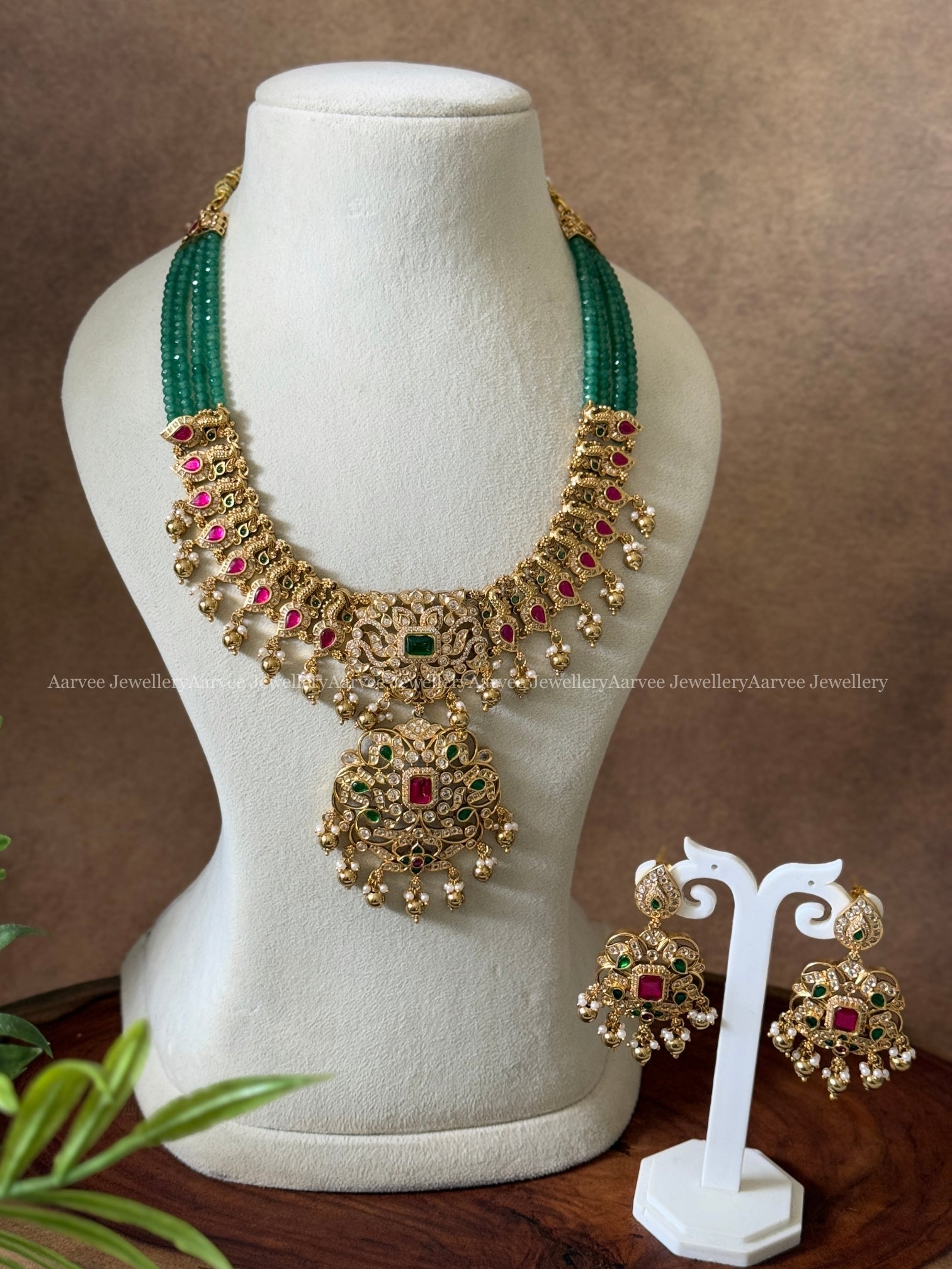 PASTEL BEADED GOLD FINISH PINK / GREEN STONE NECKLACE SET WITH GOLD BEADS