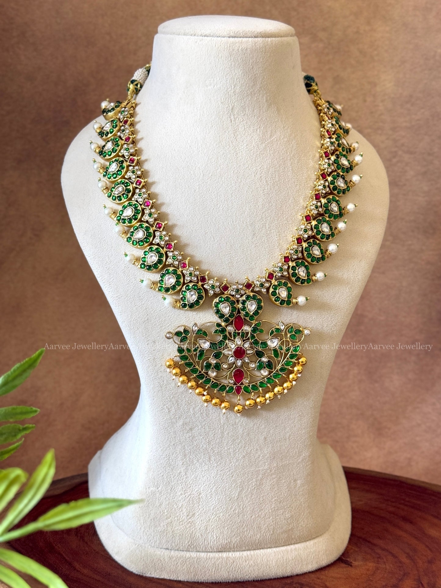 CLASSIC MANGO MOTIF GREEN STONE JADAU KUNDAN MID LENGTH NECKLACE