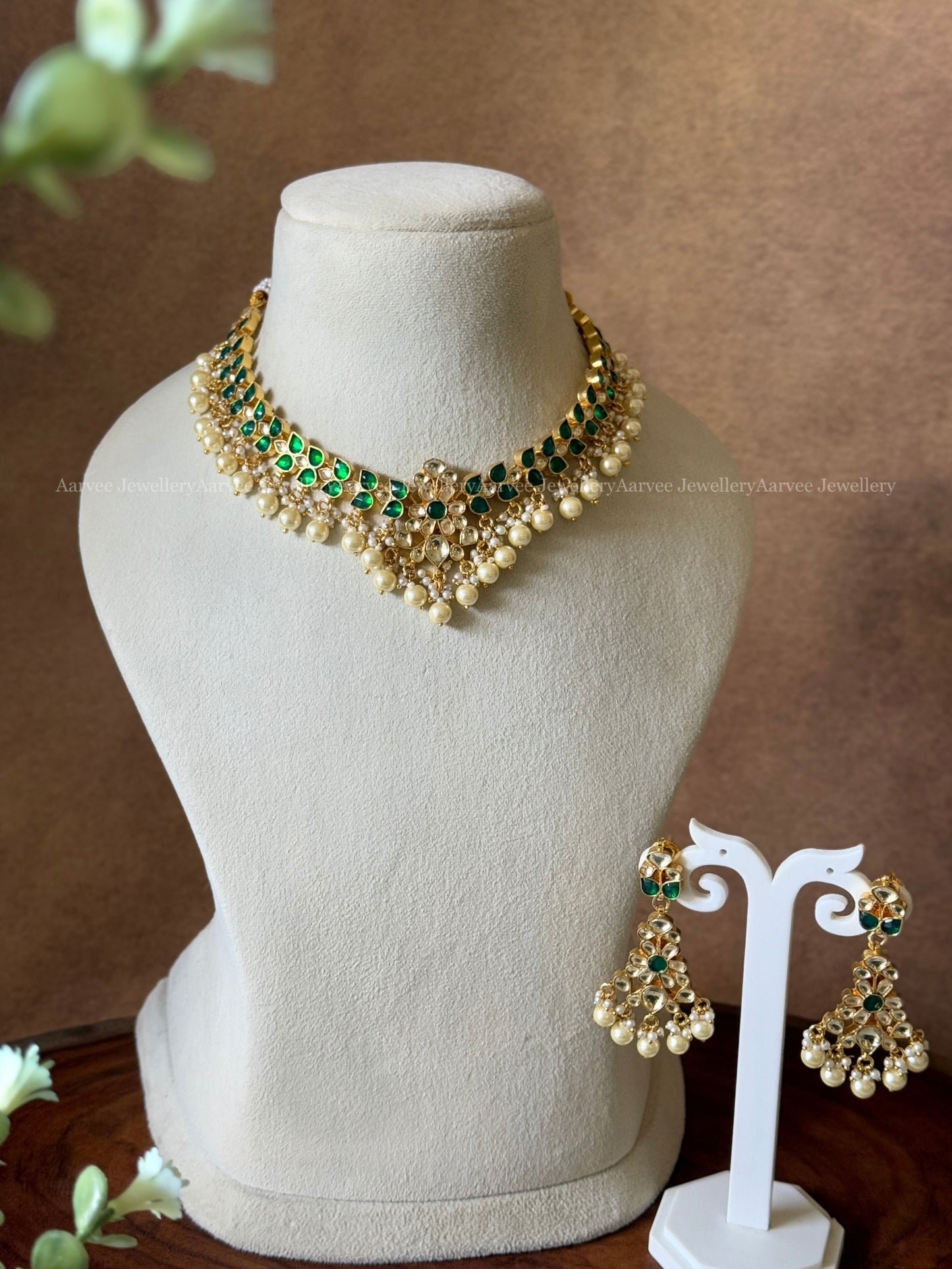 GREEN STONE TEAR DROP POLKI KUNDAN NECKLACE SET WITH PEARL BEADS