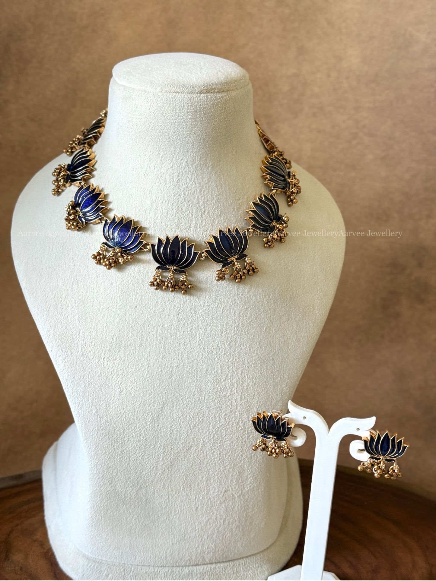 MINIMAL LOTUS NECKLACE SET IN BLUE COLOUR AND GOLD BEADS