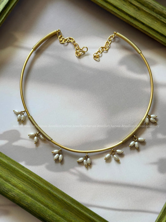 PLAIN HASLI NECKLACE WITH PEARLS DROPS