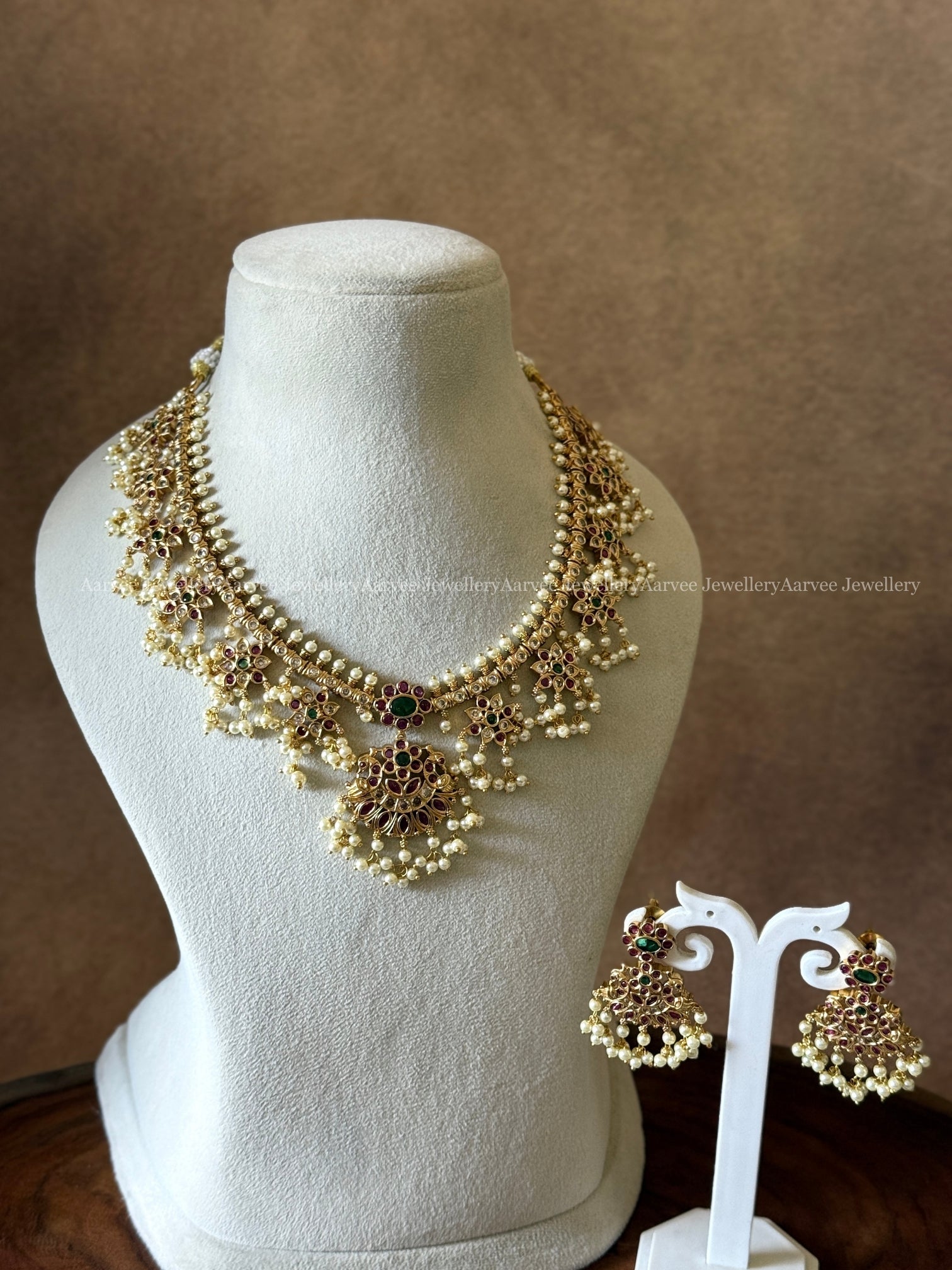 FLORAL GUTTA PUSALU NECKLACE SET WITH PEARLS