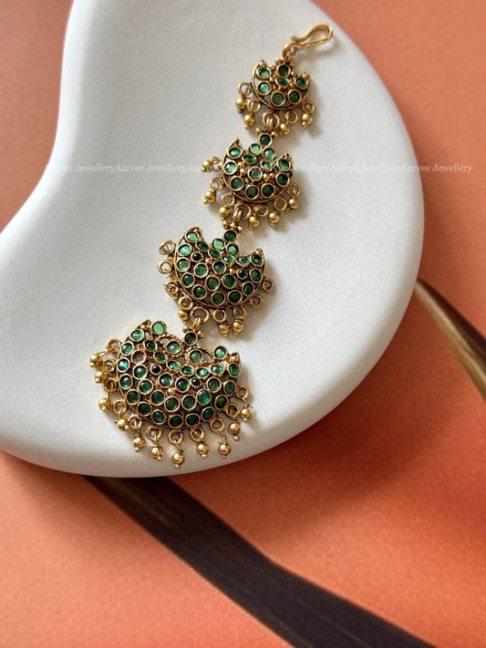 KEMP GREEN STONE MANGTIKKA WITH GOLD BEADS