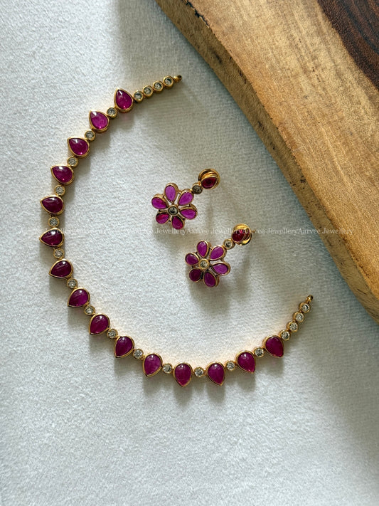 MINIMAL RUBY STONE FLORAL NECKLACE SET