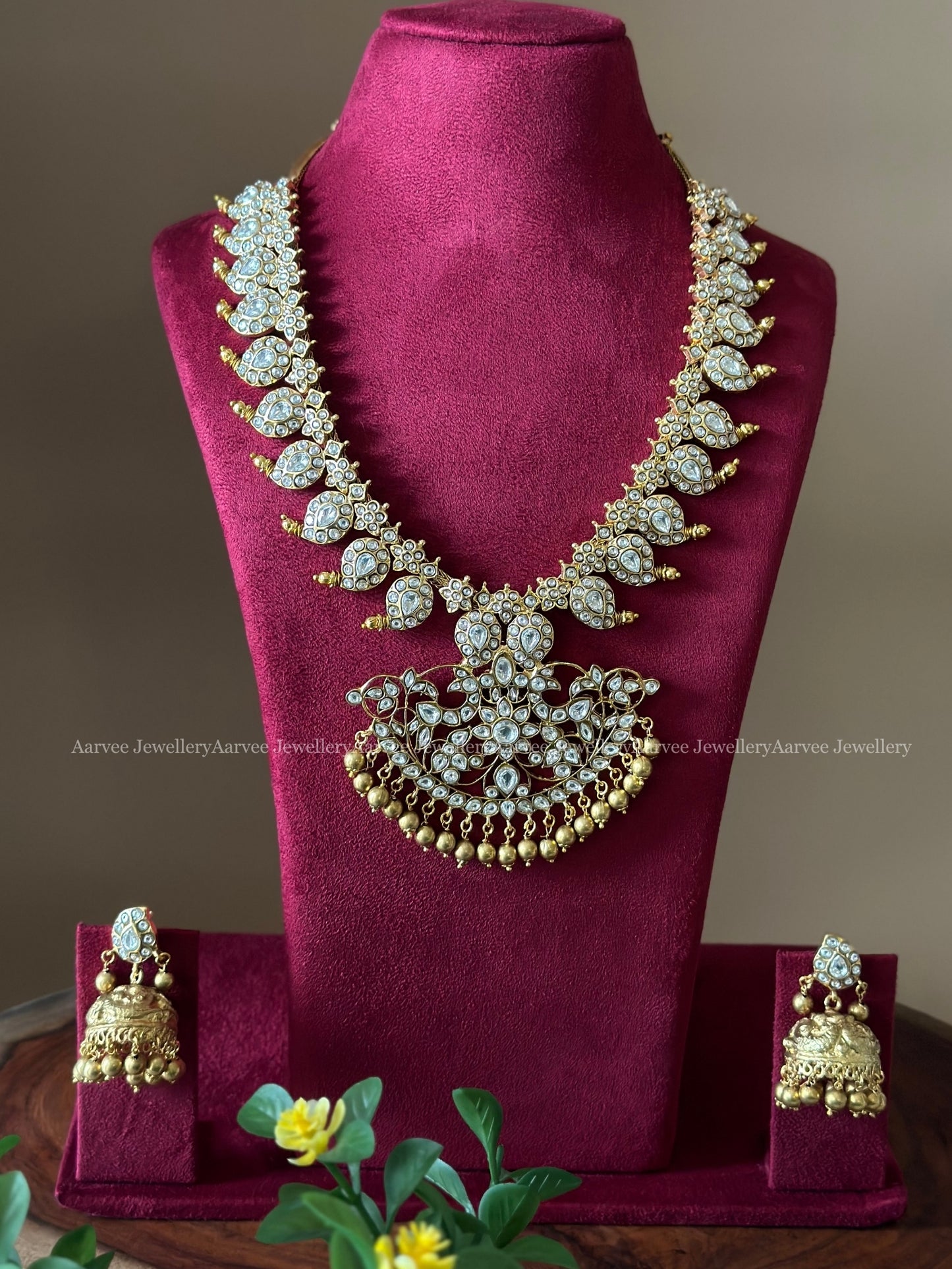 JADAU KUNDAN WHITE STONES MANGO MOTIF NECKLACE SET WITH GOLD BEADS