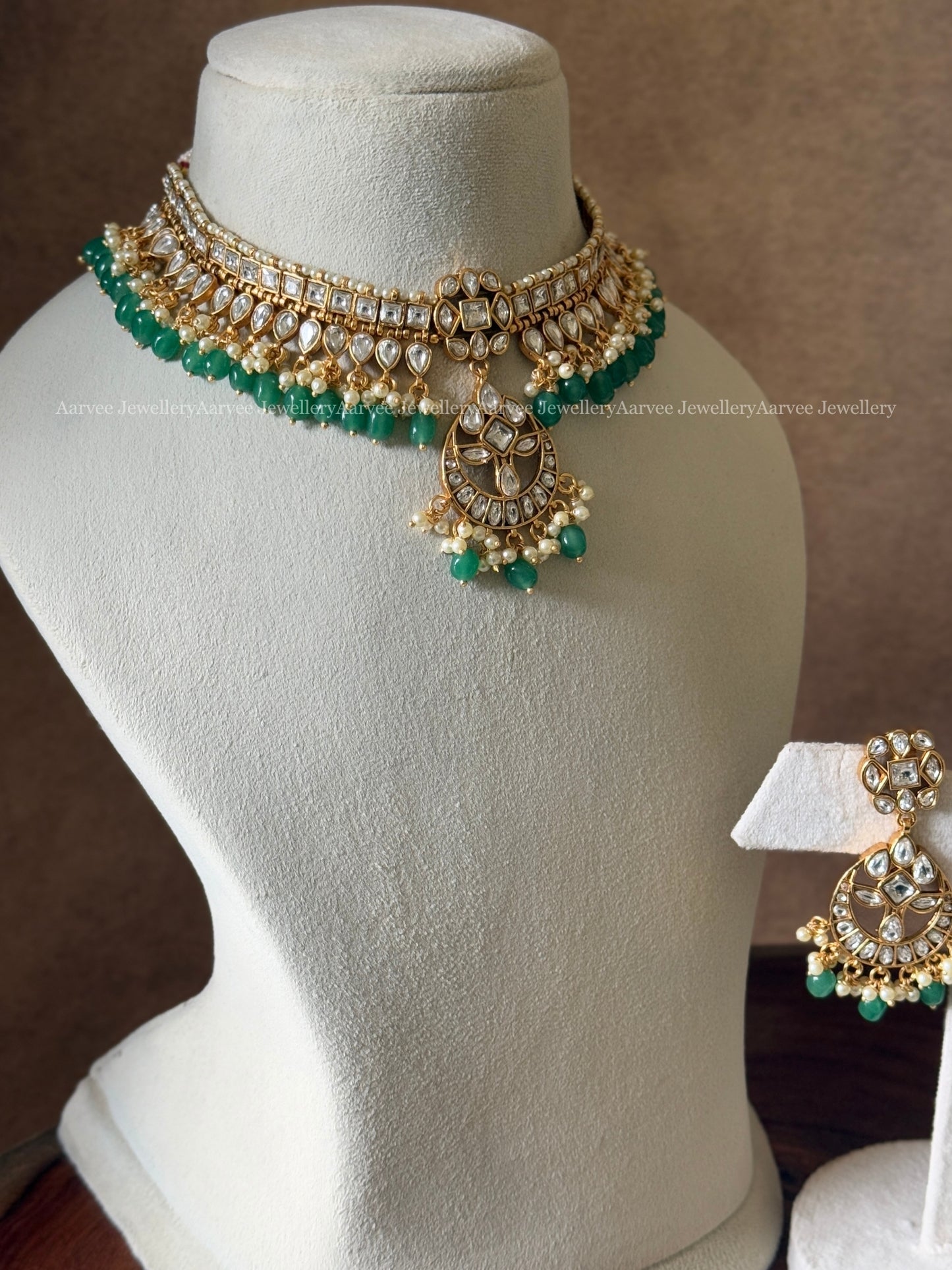 A WHIMSICAL WHITE KUNDAN STONES SEMI BRIDAL JEWELLERY SET WITH PASTEL BEADS