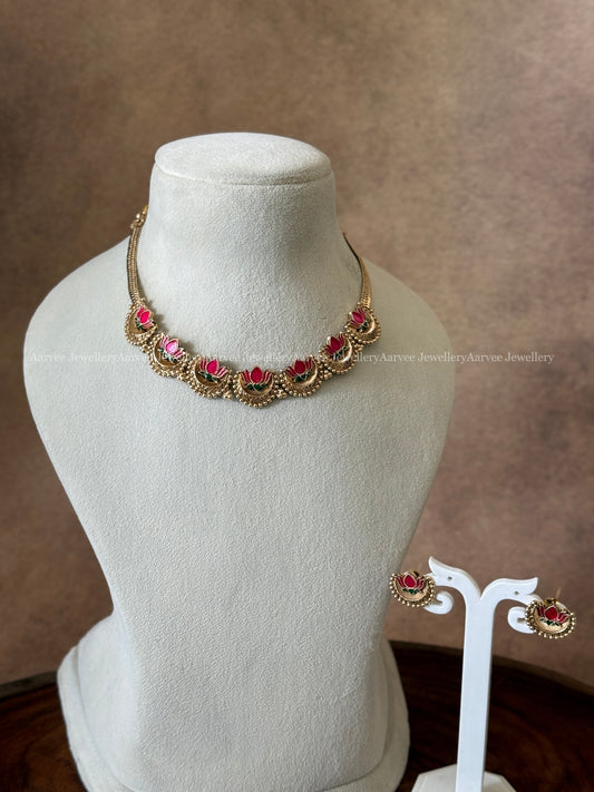 GOLD CHAIN NECKLACE SET WITH LOTUS MOTIF