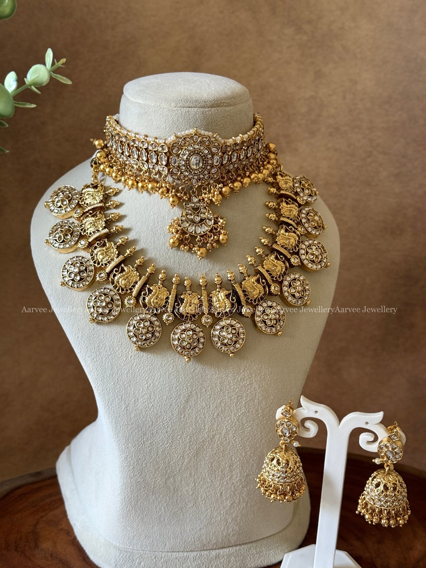 COMBO - WHITE KEMP STONE SINGLE PENDANT CHOKER WITH WHITE BUTTA NECKLACE SET WITH ANNAM DESIGN