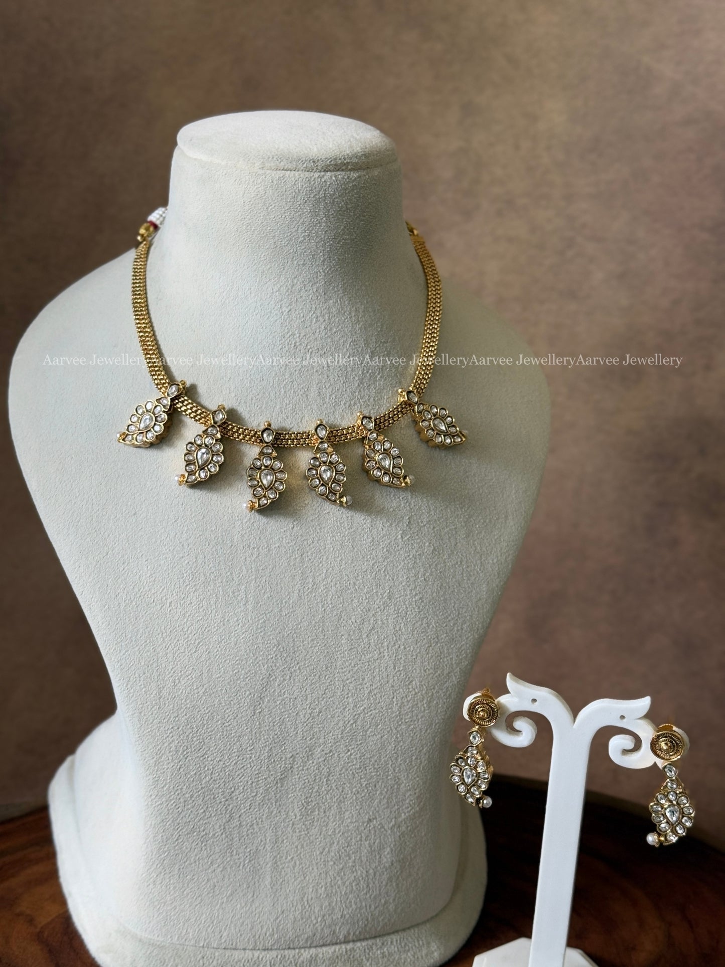 REVERSIBLE 2 IN 1 MANGO NECKLACE SET WITH PINK / WHITE STONES