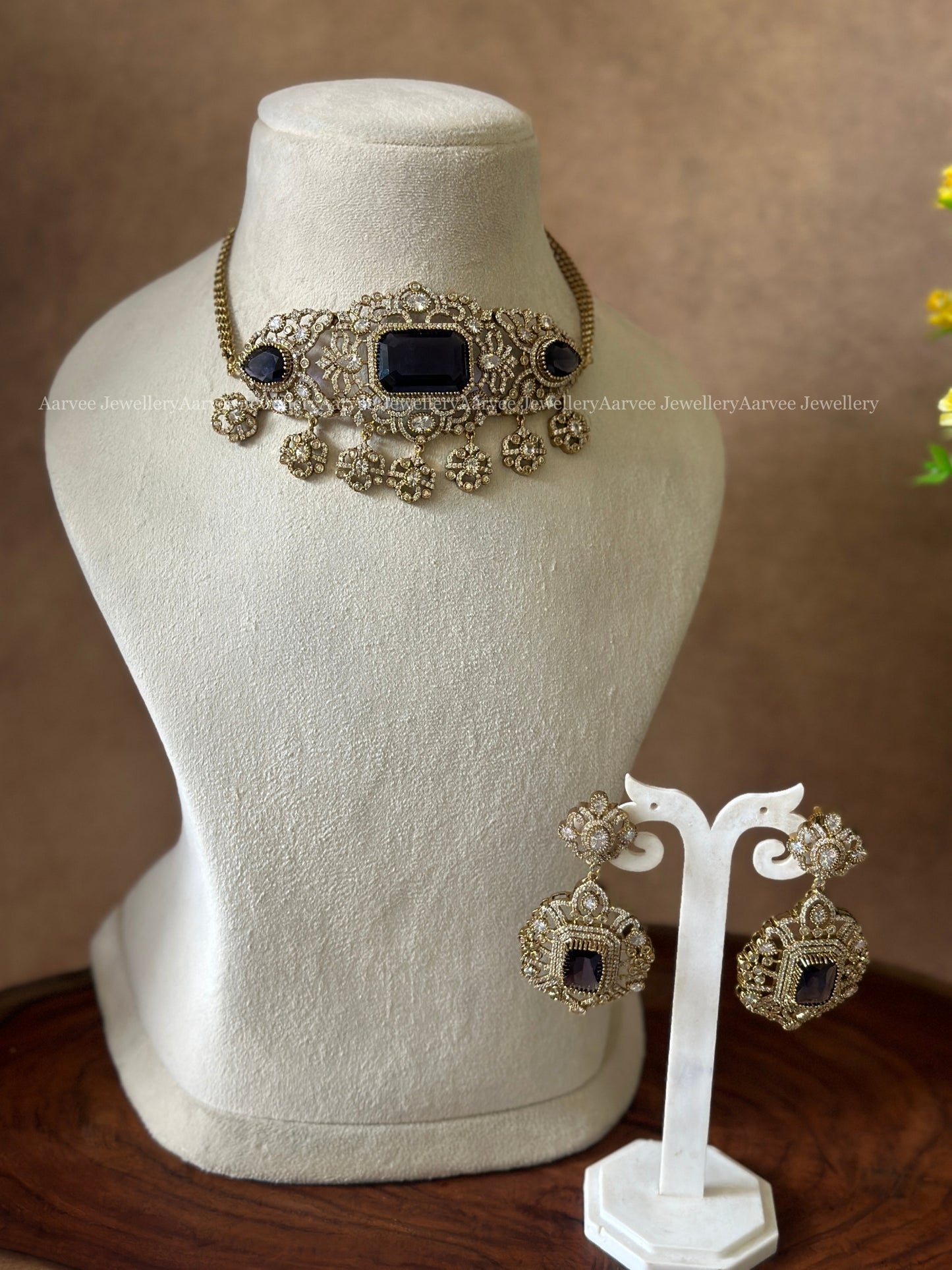 VICTORIAN CHOKER SET IN PURPLE STONES