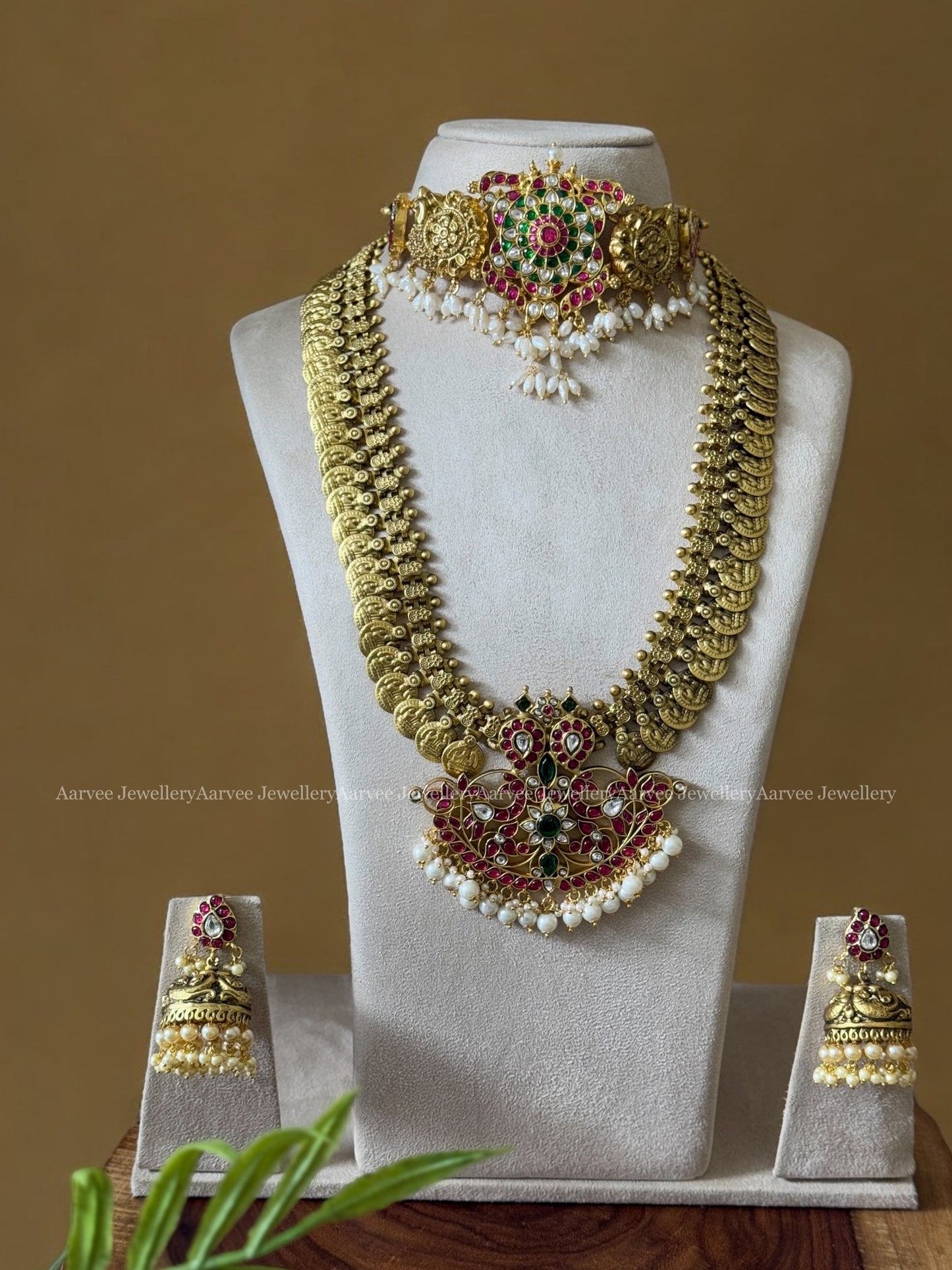 JADAU KUNDAN SEMI BRIDAL JEWELLERY SET| COIN MID-LENGTH CHAIN SET WITH MANGO PENDANT PAIRED WITH A RICH GOLD CHOKER