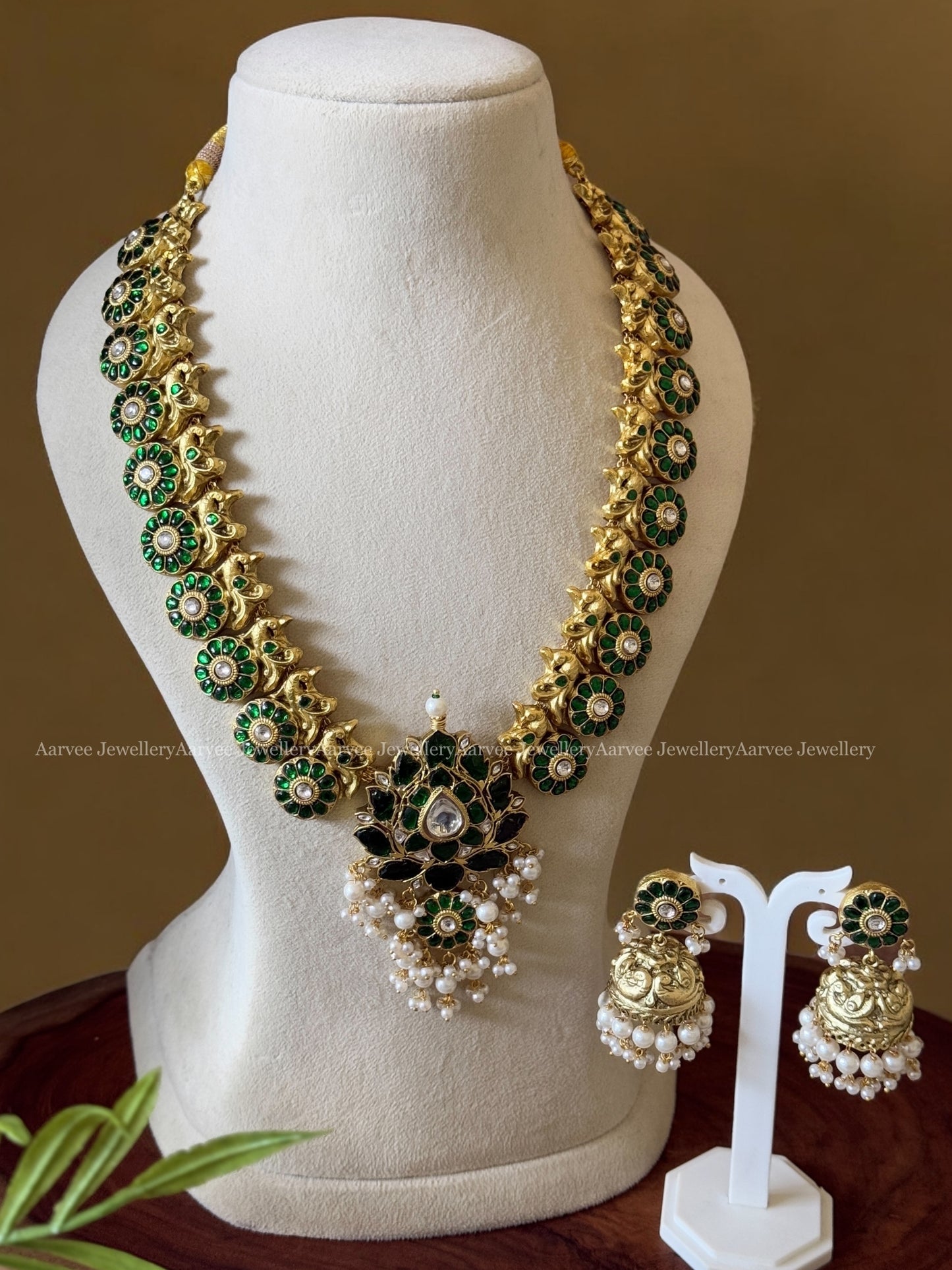 JADAU KUNDAN GREEN STONE BUTTA HARAM SET WITH LOTUS PENDANT AND PEARL BEADS