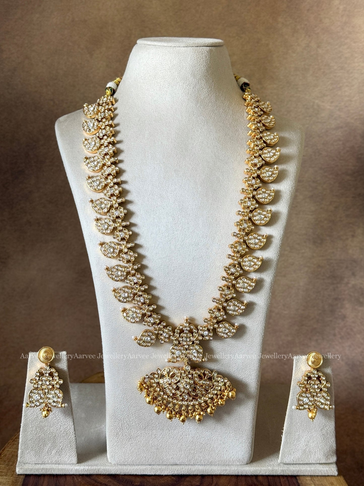 2 IN 1 REVERSIBLE KEMP MANGO MOTIF HARAM SET IN WHITE / GREEN STONES AND GOLD BEADS