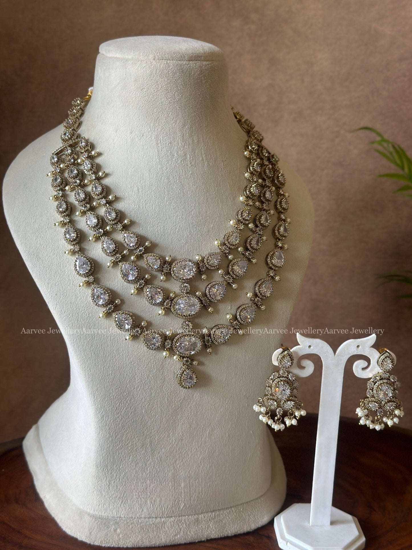VICTORIAN THREE LAYERED NECKLACE SET