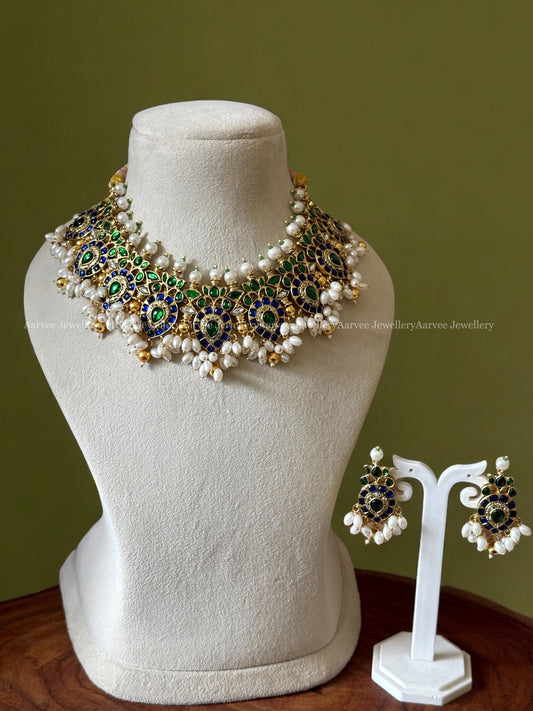 JADAU KUNDAN TEAR DROP NECKLACE SET IN GREEN / BLUE STONES AND PEARL BEADS