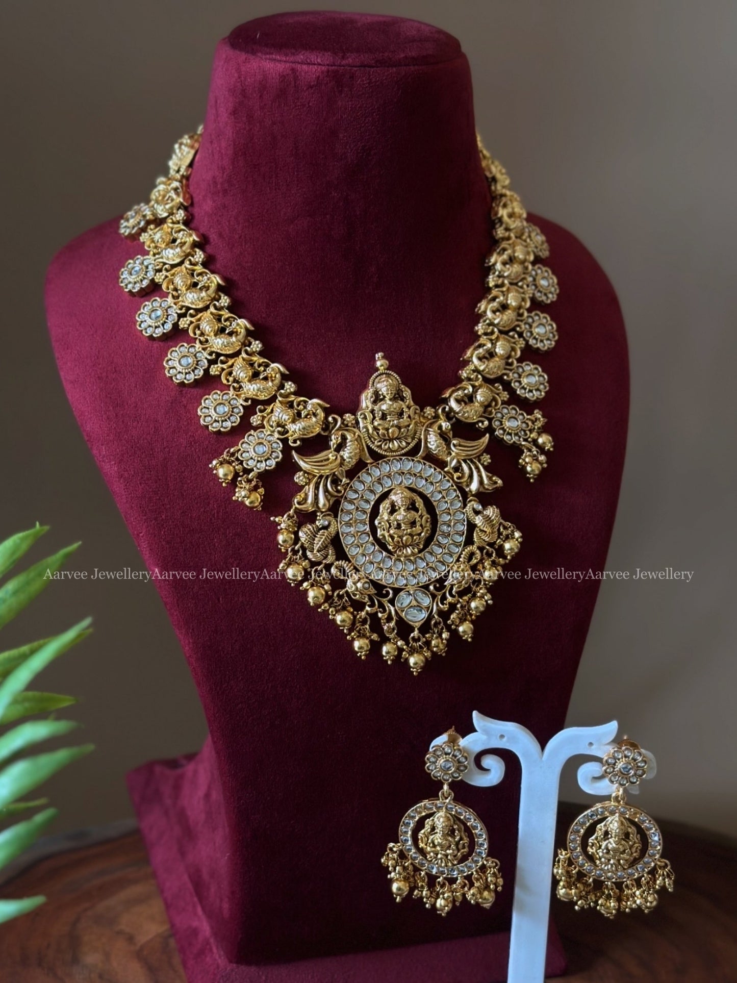 TEMPLE JEWELLERY | WHITE KUNDAN STONES NAGAS NECKLACE SET WITH GOLD BEADS