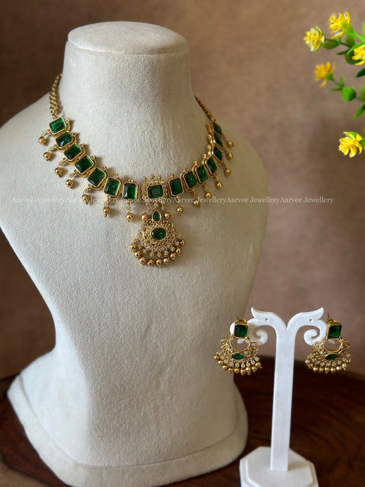 GREEN STONE NECKLACE SET WITH GOLD BEADS