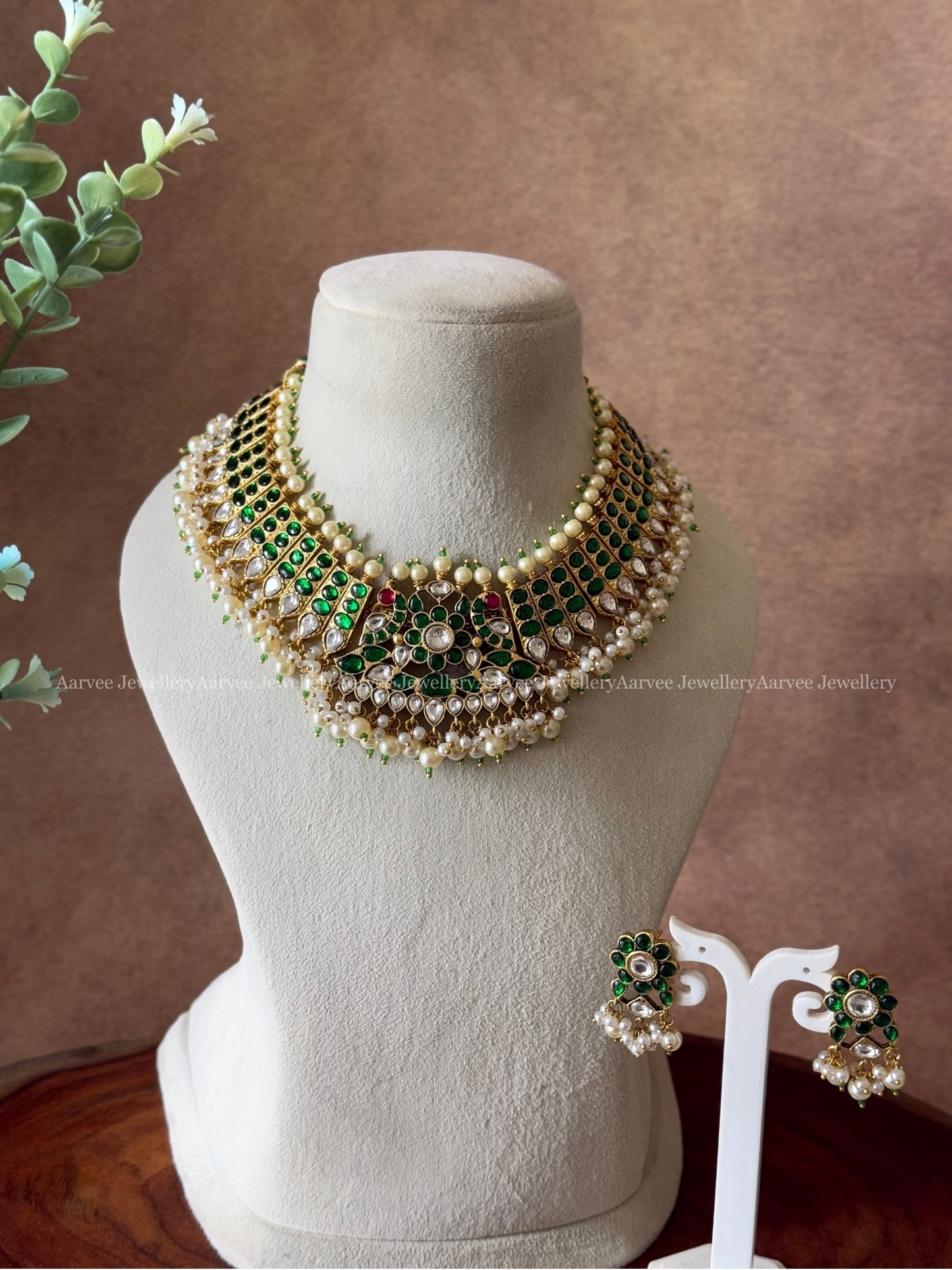 JADAU KUNDAN GREEN STONE NECKLACE SET WITH PEACOCK PENDANT IN PEARLS