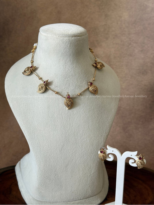 DELICATE GOLD CHAIN NECKLACE SET WITH GOLDEN MANGO MOTIF DESIGN - RUBY