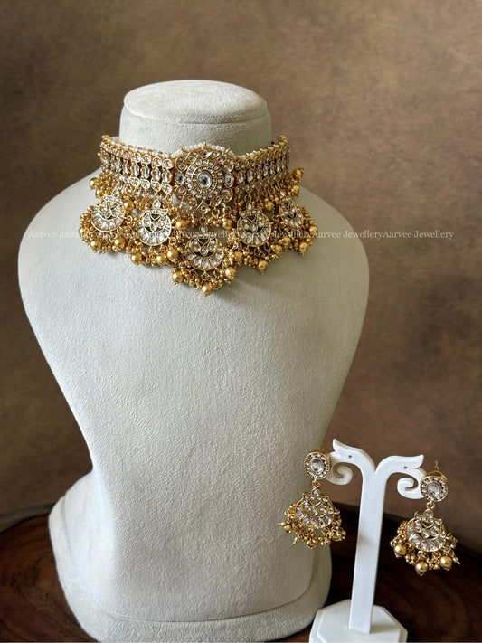 PREMIUM KEMP WHITE STONES MULTI PENDANT CHOKER SET WITH GOLD BEADS