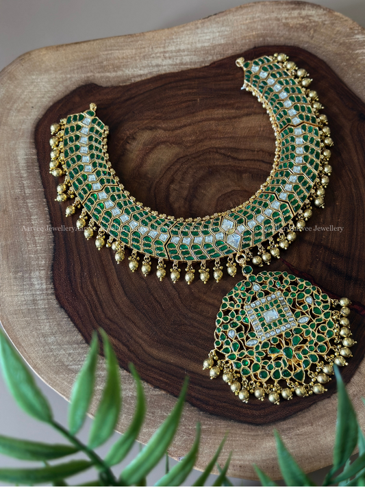 JADAU KUNDAN GREEN STONE BRIDAL NECKLACE WITH GOLD BEADS