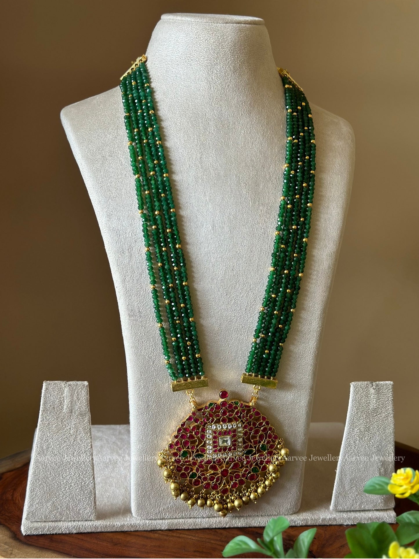 JADAU KUNDAN GREEN BEADED LONG CHAIN WITH KUNDAN PENDANT WITH GOLD BEADS