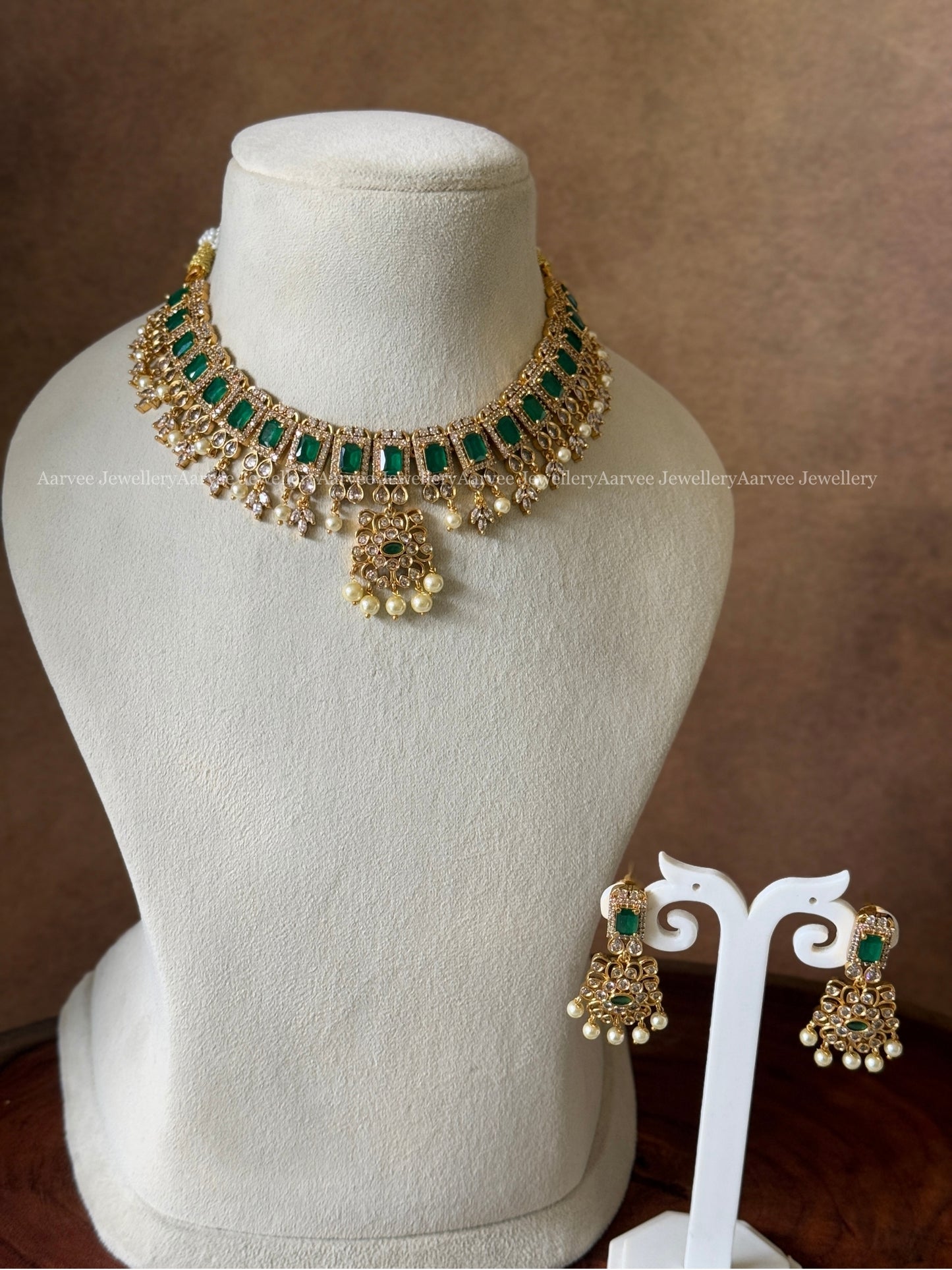 CZ GREEN STONE NECKLACE SET WITH PEARL BEADS