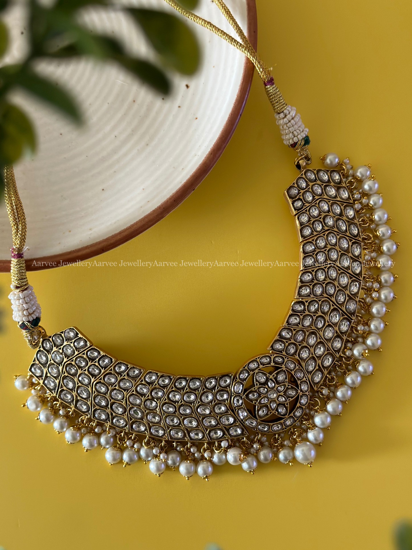 JADAU KUNDAN WHITE STONE BUTTA NECKLACE WITH PEARLS